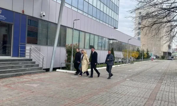 Tik-tak’u po afron për formimin e Qeverisë: Kurti vazhdon takimet me përfaqësuesit e partive të pakicave