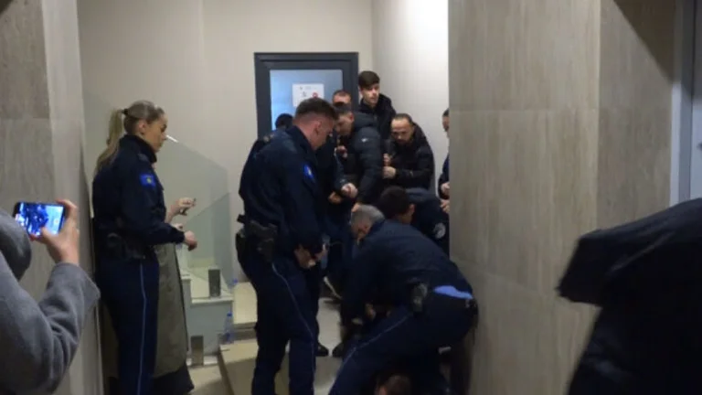 KMDLNj rejects arrest of activists in front of ZRE offices