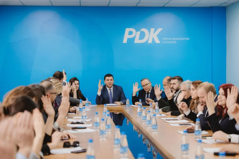 La réunion des dirigeants du PDK prend fin : si la VVA n'arrive pas, nous sommes prêts à prendre la responsabilité de former le nouveau gouvernement.