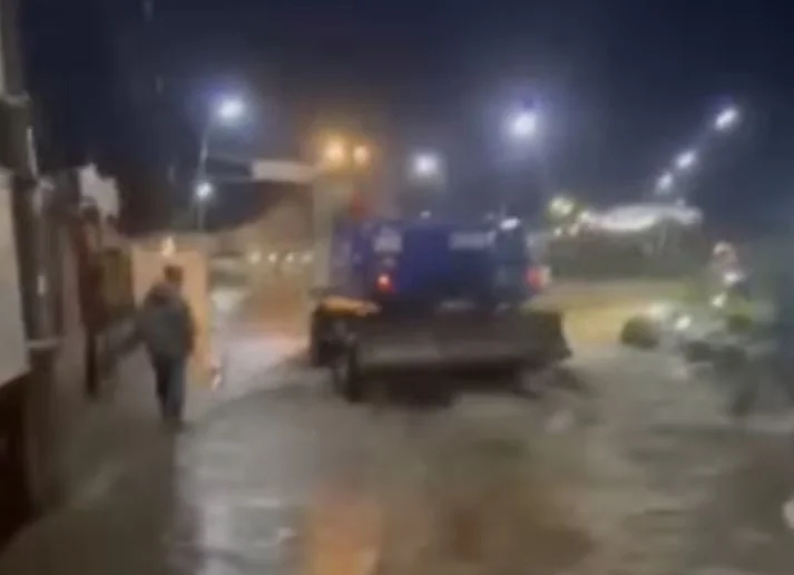 Rainfall, Marcove River in Skopje Batica kommt aus dem Bett