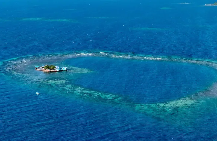 El pastor en Dubai compró una isla privada a la mujer para poder salir en la playa