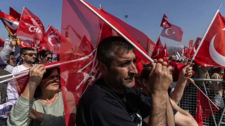 L'arresto di Ekrem Imamoglu, le proteste turche si diffusero, e per le strade di Berlino
