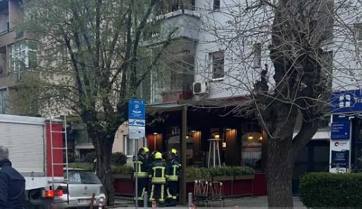 Hurts eine Person, indem sie ein Feuer an einem Ort in Pristina strahlt, Polizeidetails
