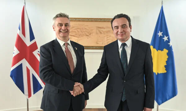 Dopo che i risultati sono stati certificati, Hargrees nell'ufficio di Kurti, signore. KM: sono stati discussi i passi per formare il governo