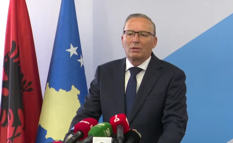 Bedri Hamza confirme les conversations avec les partis d'opposition : le Kosovo n'a aucun réconfort pour le vide institutionnel