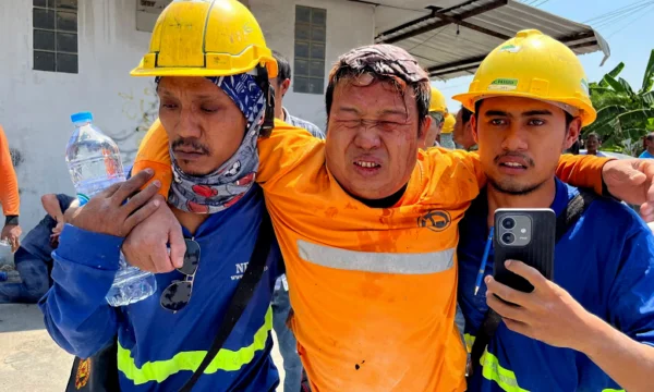 43 operai edili scompaiono dopo un crollo di 30 piani a Bangkok