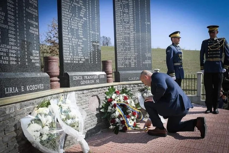 Haradinaj: Le massacre d'Izbica a choqué la conscience du monde mais nous a renforcés pour nous élever au-dessus de la douleur