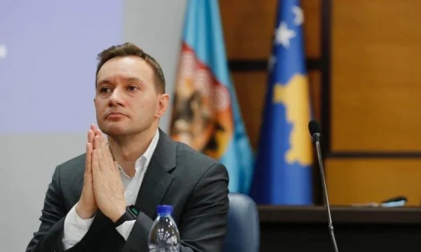 Zogaj ia kthen Muratit: Zotëri Manipulues, asnjë cent shtesë s’e keni ndarë për Prishtinën, granti na takon me ligj