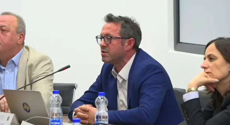Vous protégez les criminels.