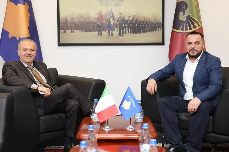 Italienischer Botschafter trifft sich mit Mazedonien