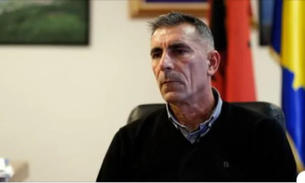 CRU bordo <x0 títuloGjakova efectuadox1 título temporalmente despido jefe Hasan Krasniqi