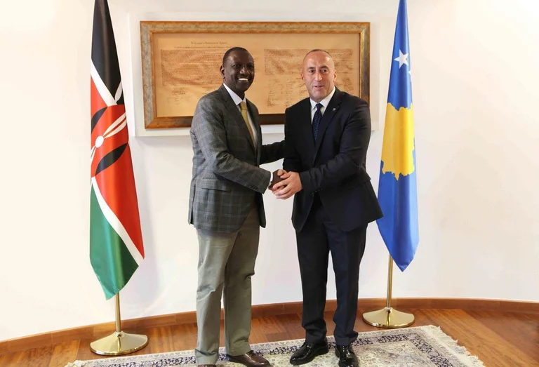 Il riconoscimento del Kenya, presidente che ha riconosciuto il Kosovo è stato ospitato da Haradinaj presso l'Ufficio del Primo Ministro