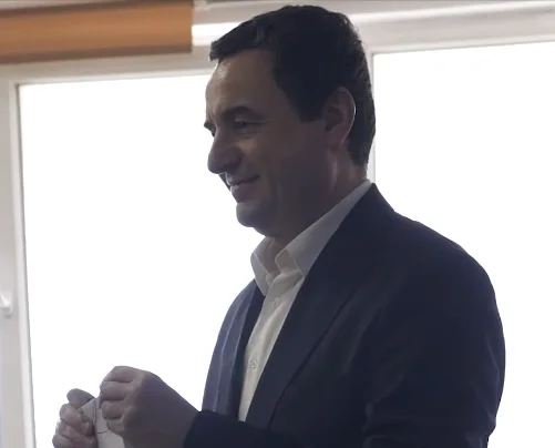Er wurde von den Russen getäuscht, als würde er mit dem lettischen Präsidenten sprechen, sagt Kurti jetzt, er sprach mit dem Präsidenten von Kenia.