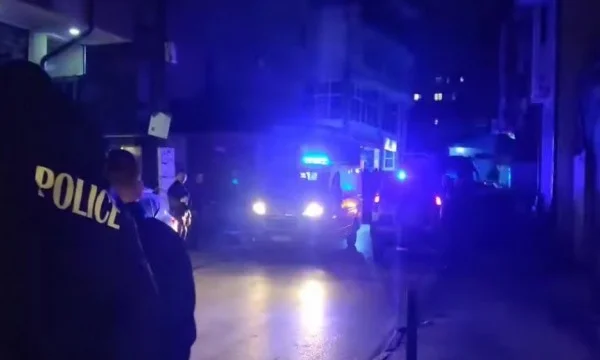 Deux hommes armés et masqués ont tiré.