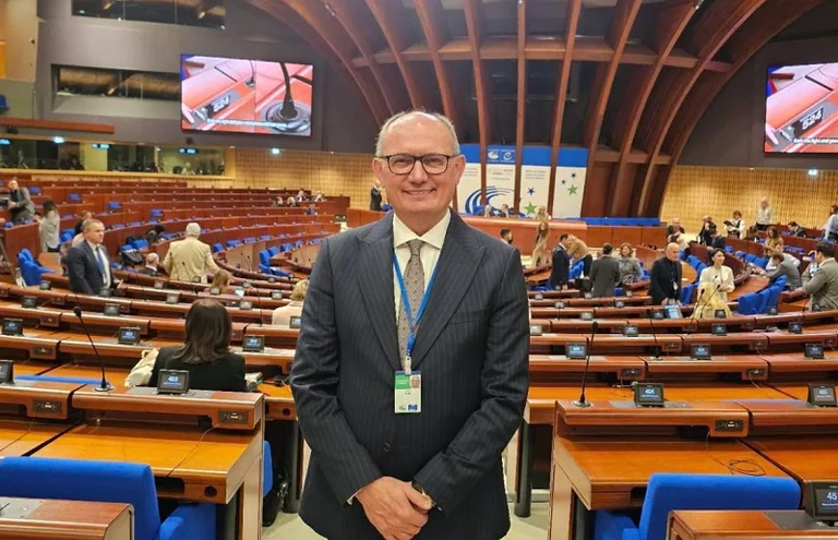 Aliu vertritt Kosovo auf dem Kongress der lokalen und regionalen Gebietskörperschaften des Europarates