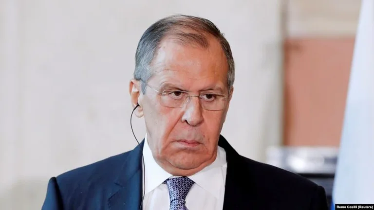 Lavrov: Forcat e jashtme s’duhet të ndërhyjnë në dialogun midis Beogradit dhe Prishtinës