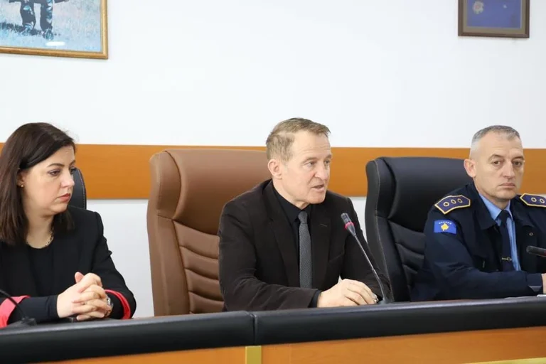 Incontro urgente dopo tre omicidi, il comune di Vushtrri si presenta con raccomandazioni