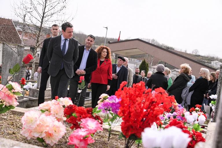 Kurte rende omaggio al 26o anniversario del massacro di Brestoci