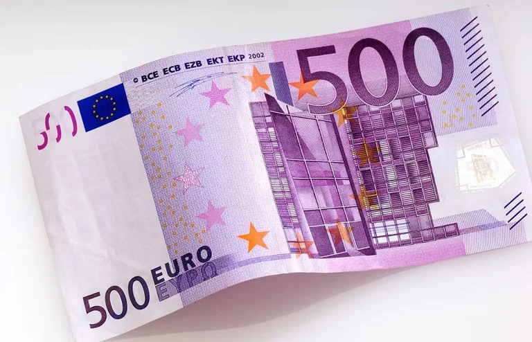 Etwa 500 Euro im gefälschten Kosovo Fushe