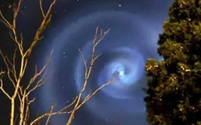 El misterioso círculo del cielo también se ve en Italia