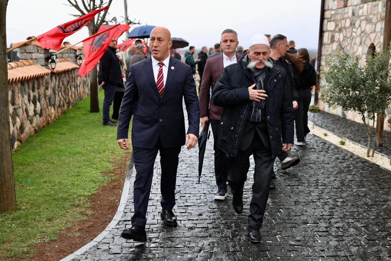 Haradinaj: La OTAN en el cielo, KLA en la Tierra Finalmente Halted Balkan Massacre