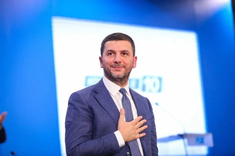 Krasniqi: Qytetarëve të besimit ortodoks, gëzuar Krishtlindjen
