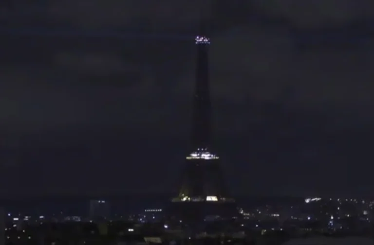 Temps de la Terre : La Tour Eiffel de Paris ferme les lumières pendant 1 heure (VIDEO)