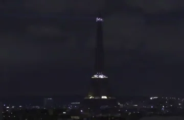 Erdzeit: Der Eiffelturm in Paris schließt die Lichter für 1 Stunde ab (VIDEO)