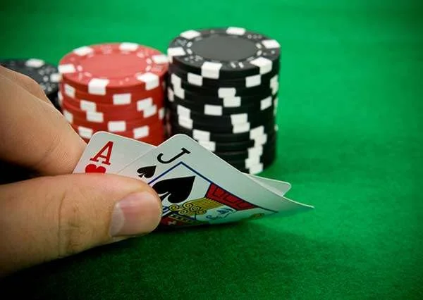 10 persone arrestate in Suhareka: Sono stati catturati gioco d'azzardo su uno dei loro capefacts