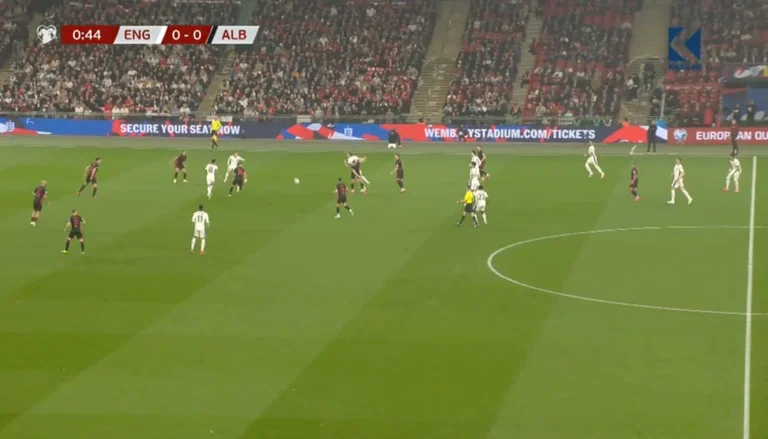 England-Albanien Kampf beginnt
