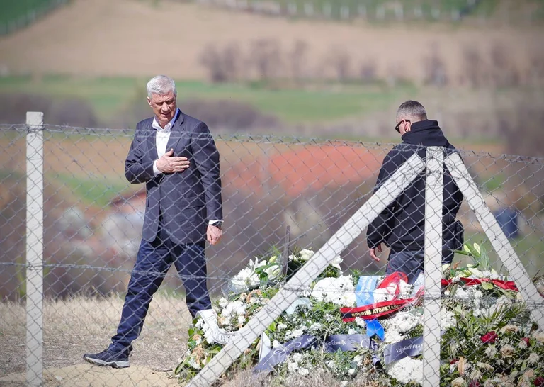 Pacolli, Thaci: Präsident, dein Vater ist stolz auf diese Welt geflohen.