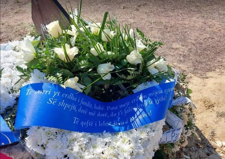 I came last, Dad. Foreign media report Thaci's visit to Father's tomb