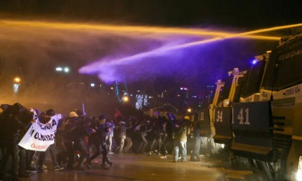 Türkei verhaftet über 300 Menschen bei Protesten gegen die Verhaftung des Istanbul-Vorsitzenden