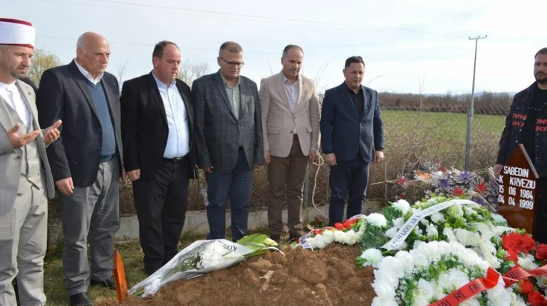 Tombe dignifiée par la disparition du massacre de Kraan, Sabedin Kryeziu
