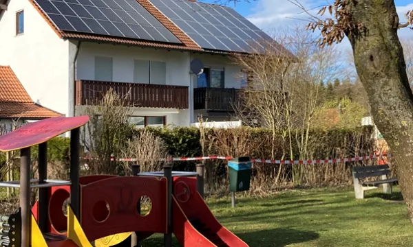 Un marido mata a su esposa en Alemania, luego llama a su hijo para decirle