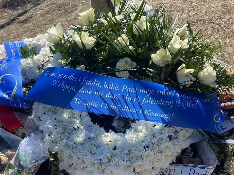 I came last to your grave, father” The message Thaci wrote in the flower crown that he placed at his father's grave