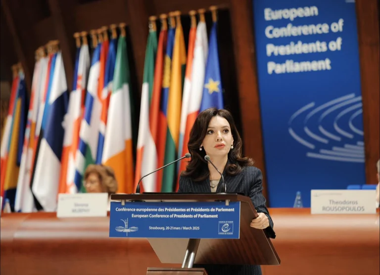 L'Albania cerca l'ammissione del Kosovo al Consiglio d'Europa: è difficile trovare un altro Stato che abbia costruito una democrazia virtuale.