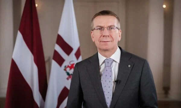 Le président de la Lettonie au Kosovo demain Osman attend à la réunion