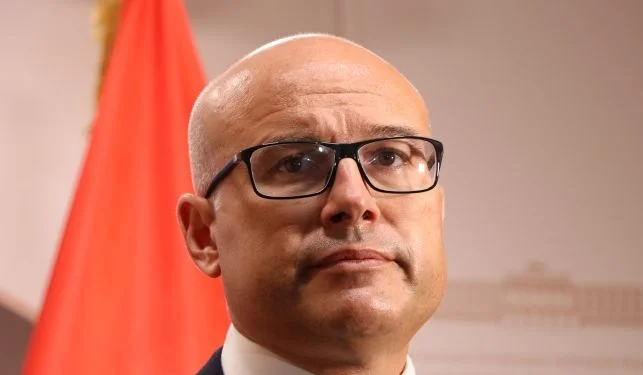 El Parlamento serbio acepta el envío de Vucevic