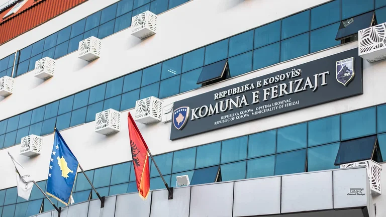 Construcción en el parque de Ferizaj reacciona a los municipios: Permiso concedido al Ministerio de Agricultura