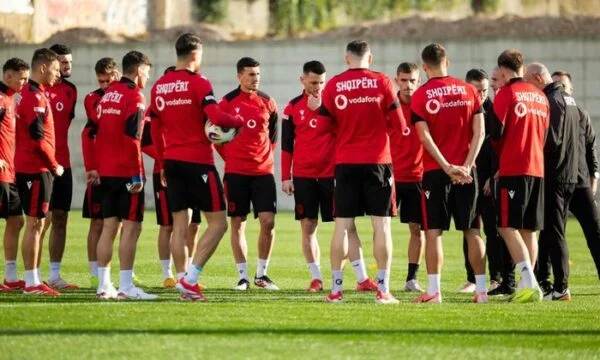 Sylvinho me “dorë të hekurt”, rregulla strikte për futbollistët