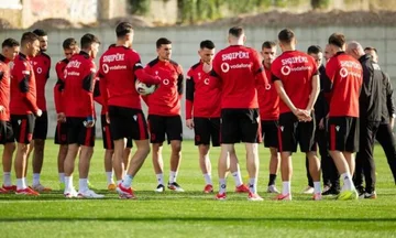 Sylvinho mit <x0-hand iron”, strenge Regeln für Fußballspieler