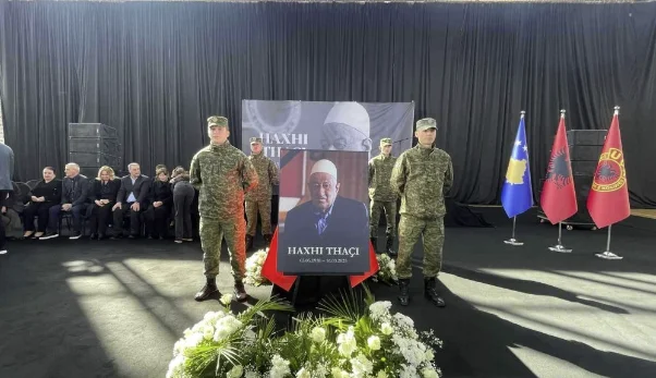 Fillojnë homazhet për babanë e Hashim Thaçit