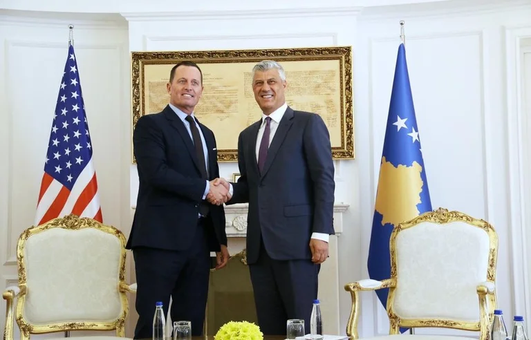 Grenell shpërndan reagimin e Ramës pasi e quajti Specialen tribunal “të turpshëm dhe të paturpshëm” për moslejimin e Thaçit në varrimin e babait