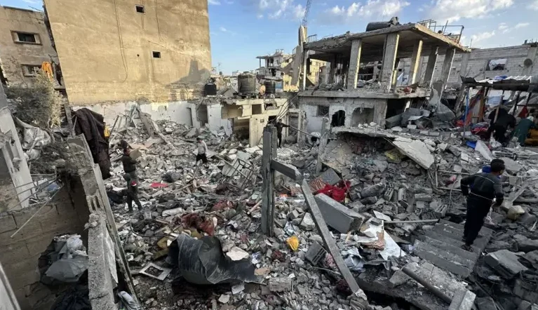 Më shumë se 300 të vrarë, përfshirë shumë fëmijë – pas sulmeve ajrore të gjera izraelite në Gaza