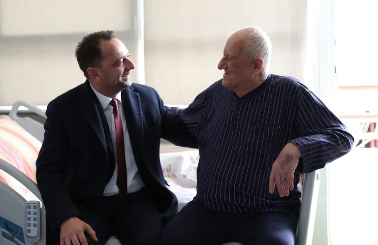 Nura shpreh ngushëllime për vdekjen e babait të Hashim Thaçit: Iku nga kjo botë me mërzi të madhe