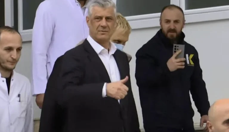 Pas tri orësh Thaçi del nga QKUK ku ishte për vizitë tek babai i tij