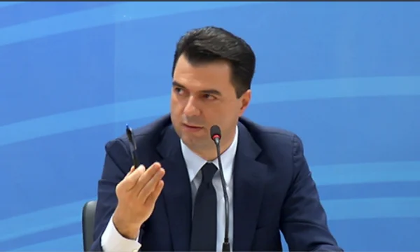 Partia e Lulzim Bashës dorëzon listat e kandidatëve për deputetë