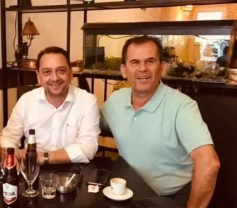 Tek pas tre muajsh pasi u dënua nga Gjykata, Fadil Nurës i bie në mend ta shkarkojë Haxhi Bejtën nga pozita e drejtorit të prokurimit