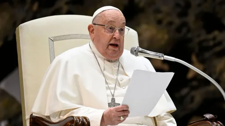 Vatikani: Papa Françesku nuk është më në rrezik – i përmirësohet gjendja